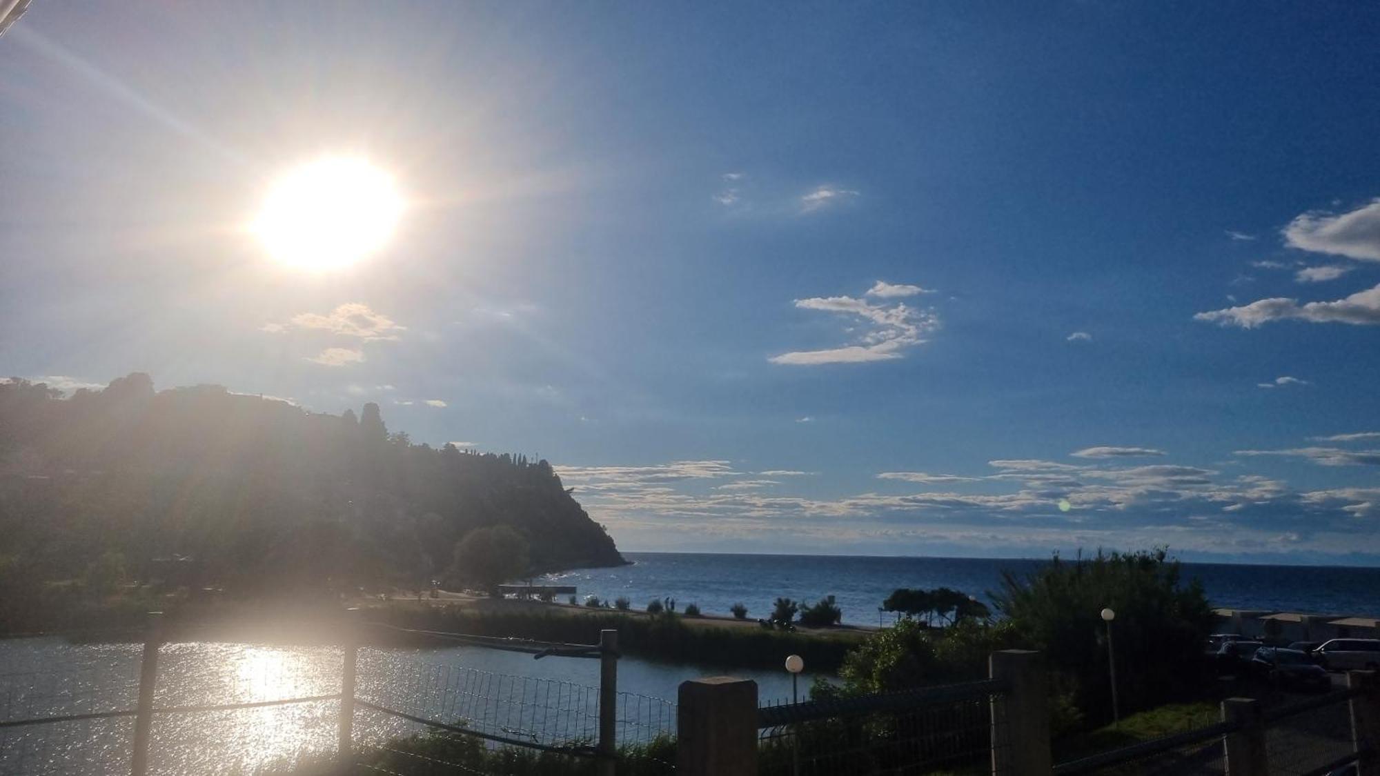Piran Beach House - Private Oasis - Beachfront Apartment With A Sea View Terrace Exterior foto