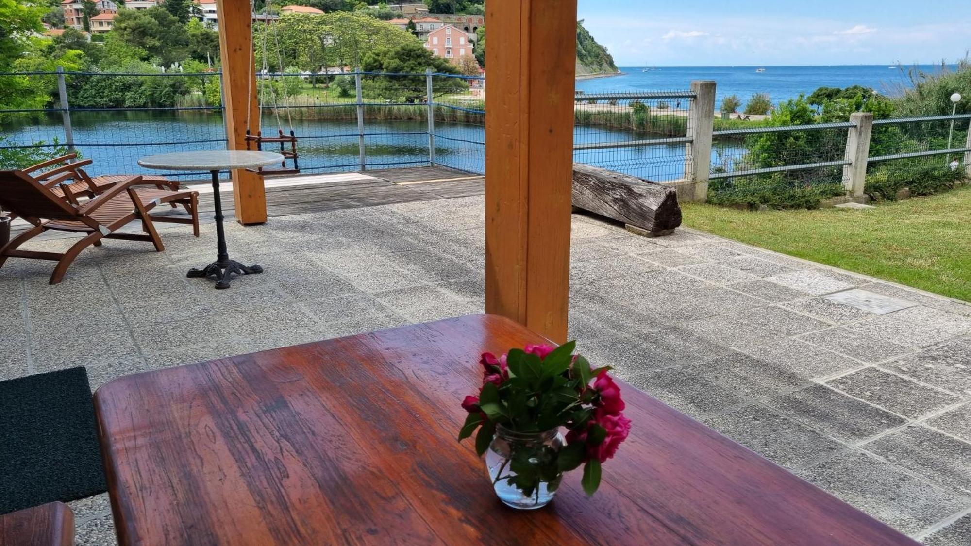 Piran Beach House - Private Oasis - Beachfront Apartment With A Sea View Terrace Exterior foto