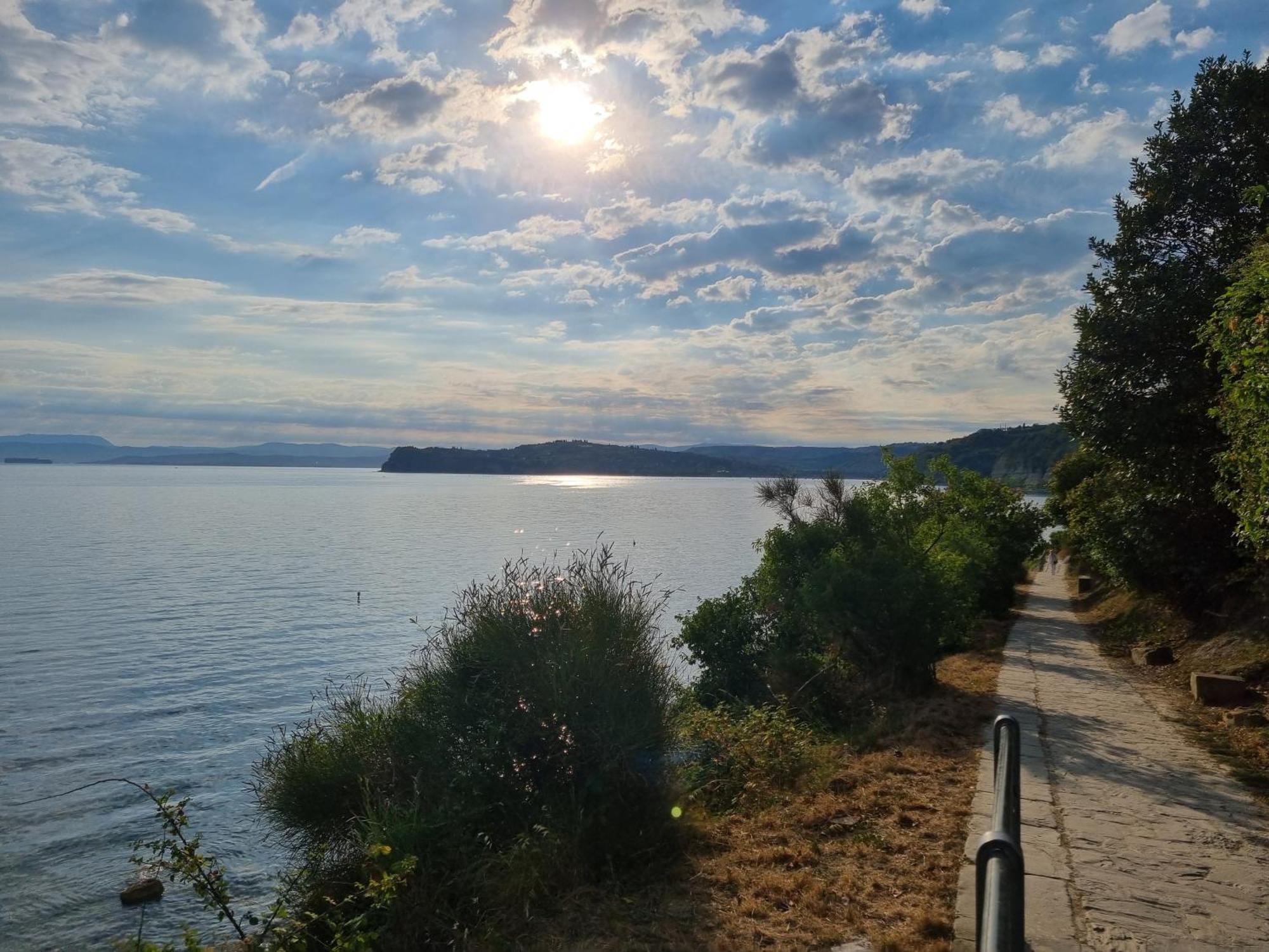 Piran Beach House - Private Oasis - Beachfront Apartment With A Sea View Terrace Exterior foto