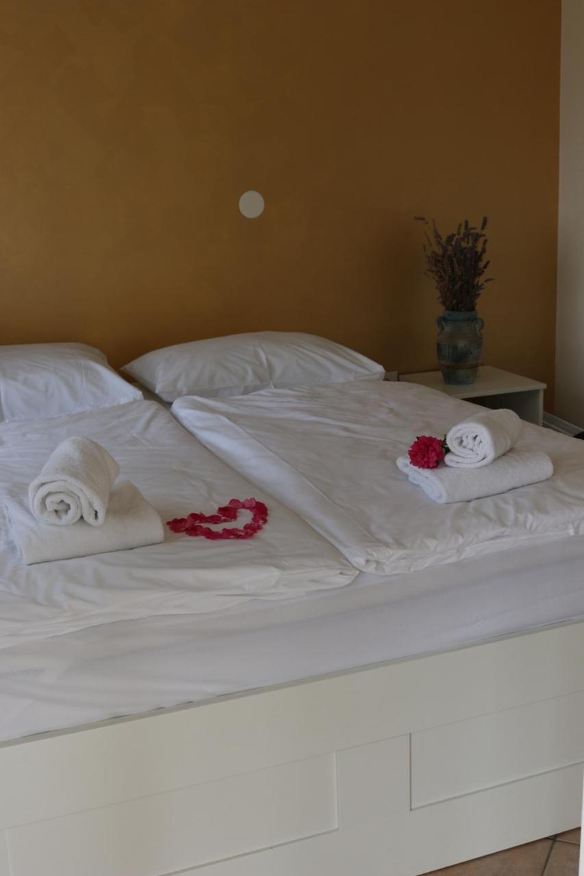 Piran Beach House - Private Oasis - Beachfront Apartment With A Sea View Terrace Exterior foto